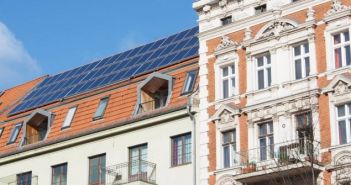 Solarpflicht: Seit Beginn des Jahres 2023 müssen neue Dächer gemäß der Solarpflicht ausgestattet sein Solarpflicht: Neue Dächer müssen seit dem 1. Januar 2023 mit Solarenergie ausgestattet (Foto: AdobeStock - finecki 79540388)