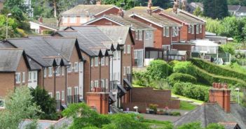Großbritanniens Immobilien: Krise durch Zinserhöhungen bedroht Britische Hypothekenkrise: Eskalierende finanzielle (Foto: AdobeStock - Britta Kromand 151023053)