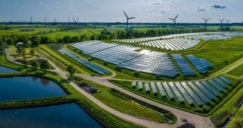 Rekordanteil erneuerbarer Energien: Deutschland auf gutem (Foto: AdobeStock - snapshotfreddy 605250274)