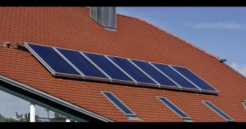 Steuerliche Vorteile für Betreiber von Photovoltaikanlagen durch (Foto: JENS BRUCHHAUS)