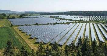 EnBW eröffnet 80-MW-Solarpark Langenenslingen für 30.000 Haushalte mit (Foto: EnBW Energie Baden-Württemberg AG)