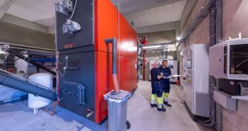 Energietour Station 13 in Lütjenburg zeigt effiziente Biomassekessel (Foto: HanseWerk)