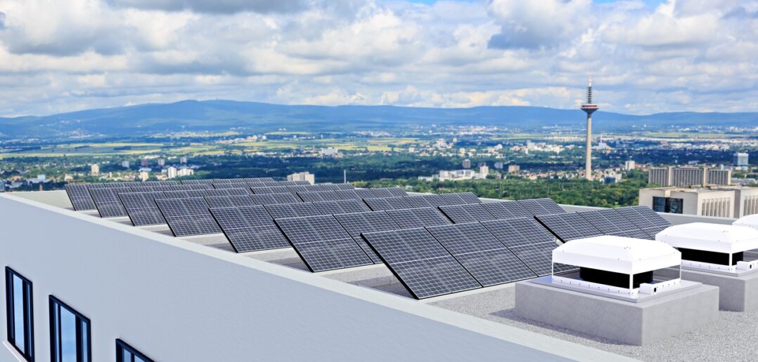 PV-Anlagen für Gewerbe: Wie Unternehmen durch Eigenstromnutzung ihre Fixkosten radikal senken (Foto: AdobeStock - Val Thoermer - 422378718)